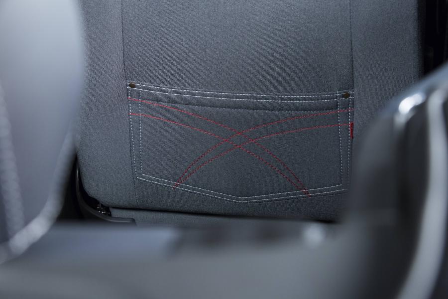 Детали интерьера Volkswagen Beetle Convertible Denim 2016 года  (фото 39 из 41)